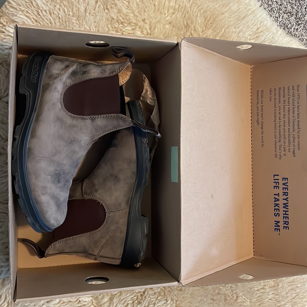 Lightly worn Blundstone boots!